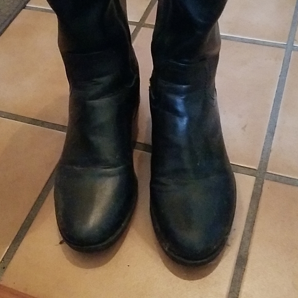 Brown and black tall boots - Picture 5 of 8